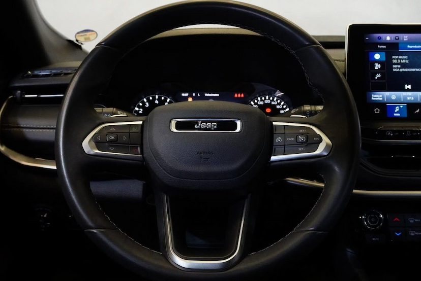 Foto do veículo JEEP COMPASS  T270 80 ANOS 1.3 TB 4X2 FLEX AUT 2022 61.500 KM 119.900,00