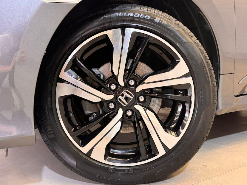 Foto do veículo HONDA CIVIC  2.0 16V FLEXONE  EX CVT 2018 90.651 KM 107.900,00