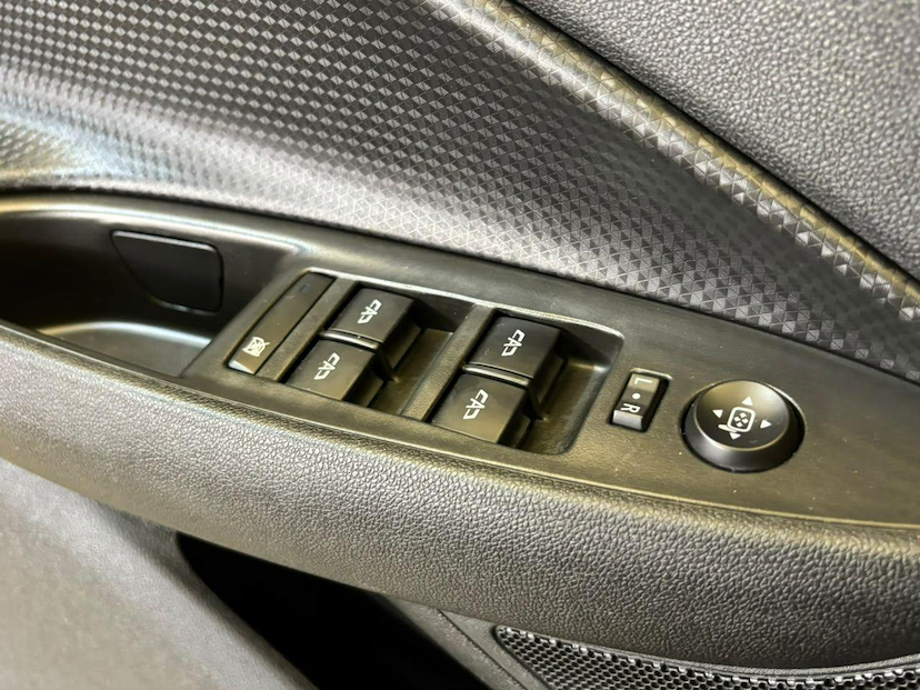 Foto do veículo CHEVROLET ONIX  1.0MT LT2 2021 74.310 KM 64.900,00