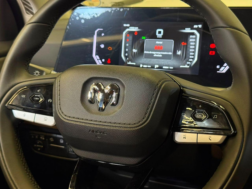 Foto do veículo RAM DAKOTA  LARAMIE 2.2 AT8 4X4 2026 3.200 KM 272.900,00