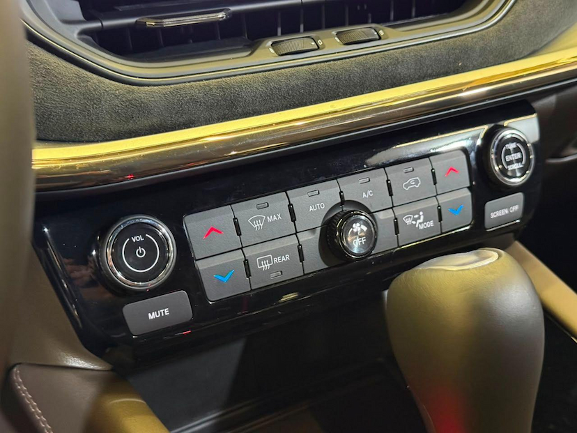 Foto do veículo JEEP COMMANDER  OVR TD 2025 68 KM 236.900,00