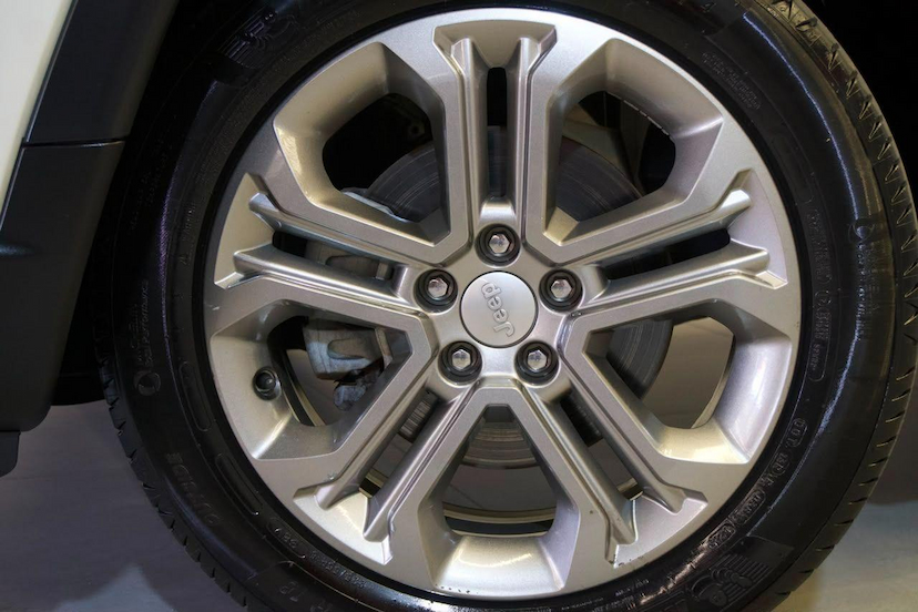 Foto do veículo JEEP COMPASS  LONG TF 2023 4.465 KM 133.900,00