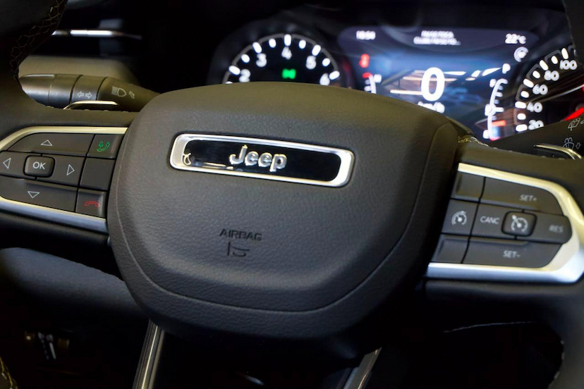Foto do veículo JEEP COMPASS  LONG TF 2023 4.465 KM 133.900,00