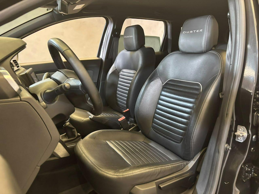 Foto do veículo RENAULT DUSTER  ICO16 CVT 2021 77.500 KM 89.900,00