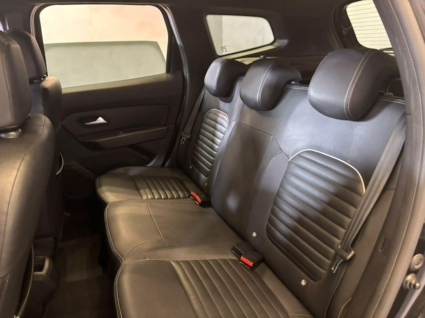 Foto do veículo RENAULT DUSTER  ICO16 CVT 2021 77.500 KM 89.900,00