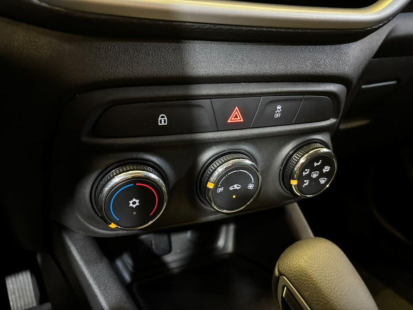 Foto do veículo CHEVROLET TRACKER  LT 1.0 TURBO 12V FLEX AUT. 2025 32.196 KM 104.900,00