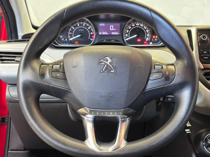 Foto do veículo PEUGEOT 208  ACTIVE PACK 2015 121.282 KM 40.900,00