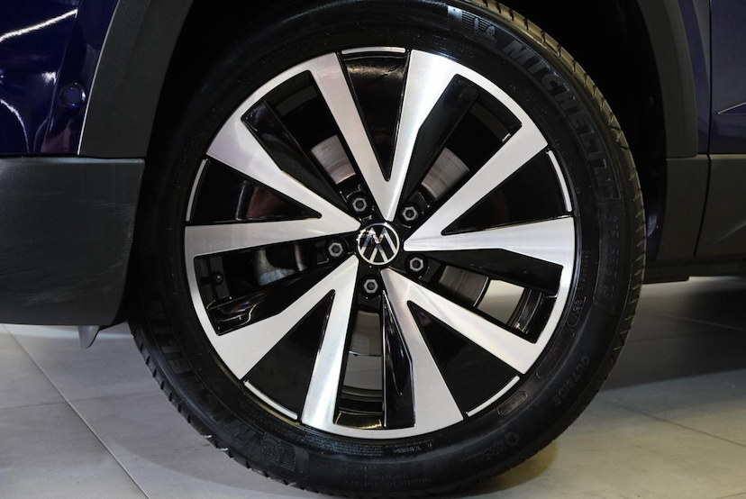 Foto do veículo VOLKSWAGEN TAOS  HL TSI 2023 35.000 KM 147.900,00
