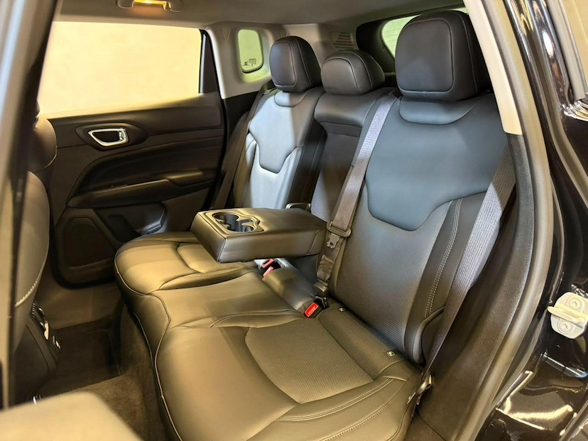 Foto do veículo JEEP COMPASS  LONG. T270 1.3 TB 4X2 FLEX AUT. 2022 10.405 KM 126.900,00