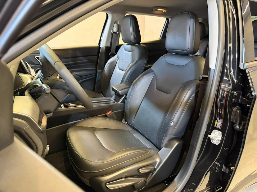 Foto do veículo JEEP COMPASS  LONG. T270 1.3 TB 4X2 FLEX AUT. 2022 10.405 KM 126.900,00