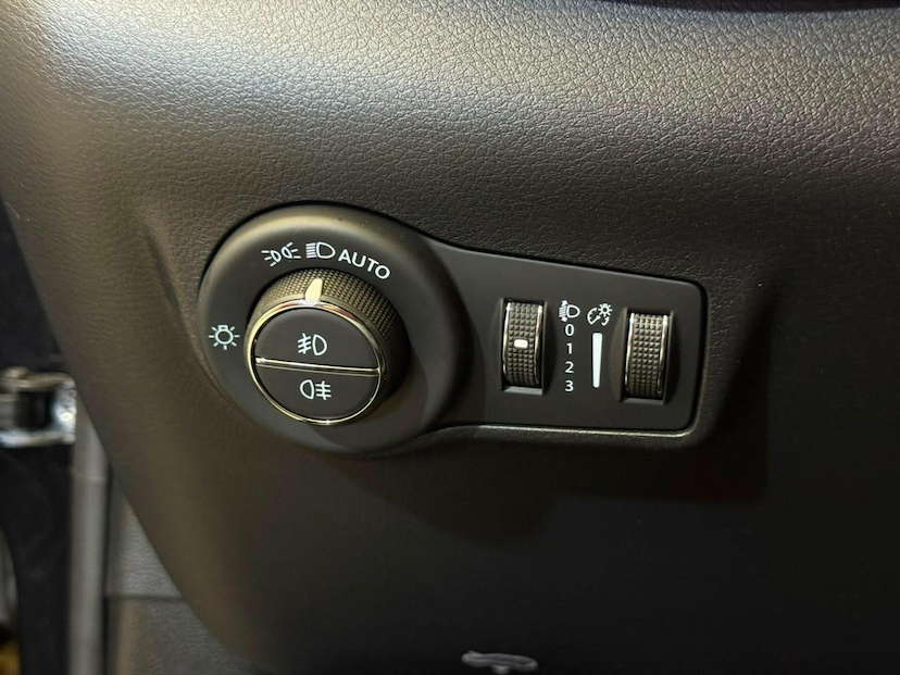 Foto do veículo JEEP COMPASS  LONG. T270 1.3 TB 4X2 FLEX AUT. 2022 10.405 KM 126.900,00