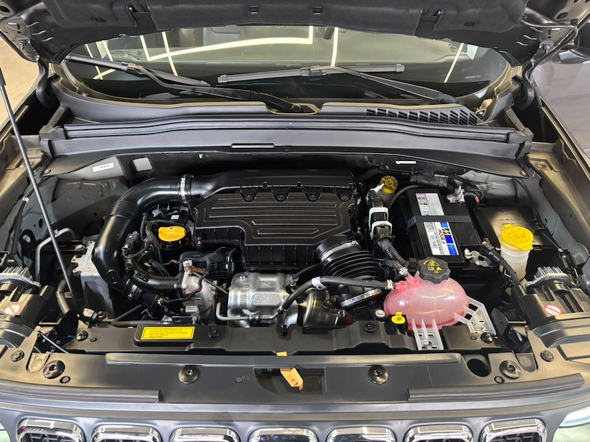 Foto do veículo JEEP RENEGADE  SAHARA 2025 21.229 KM 135.900,00