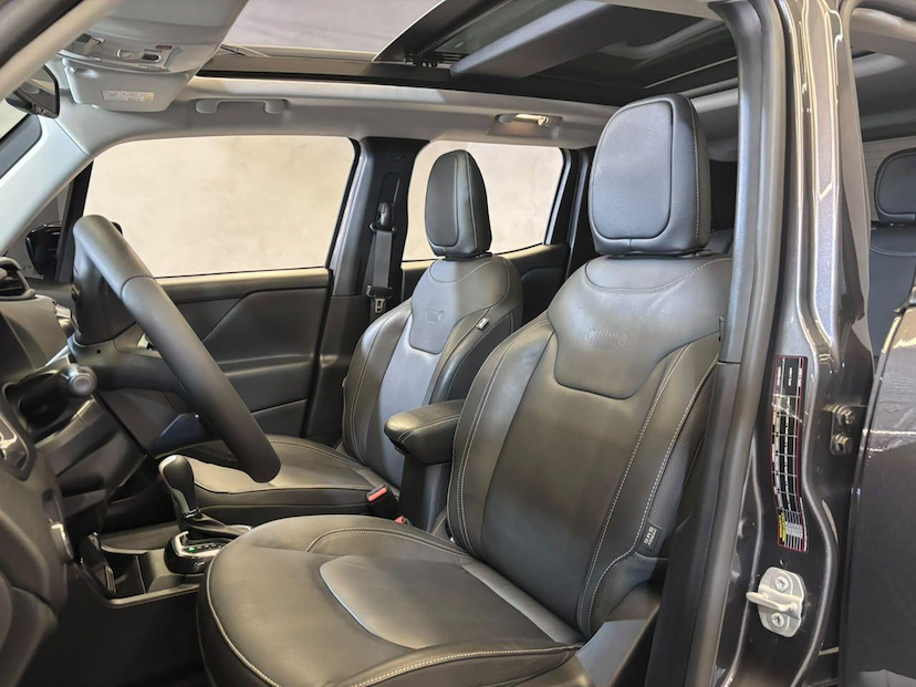 Foto do veículo JEEP RENEGADE  SAHARA 2025 21.229 KM 135.900,00