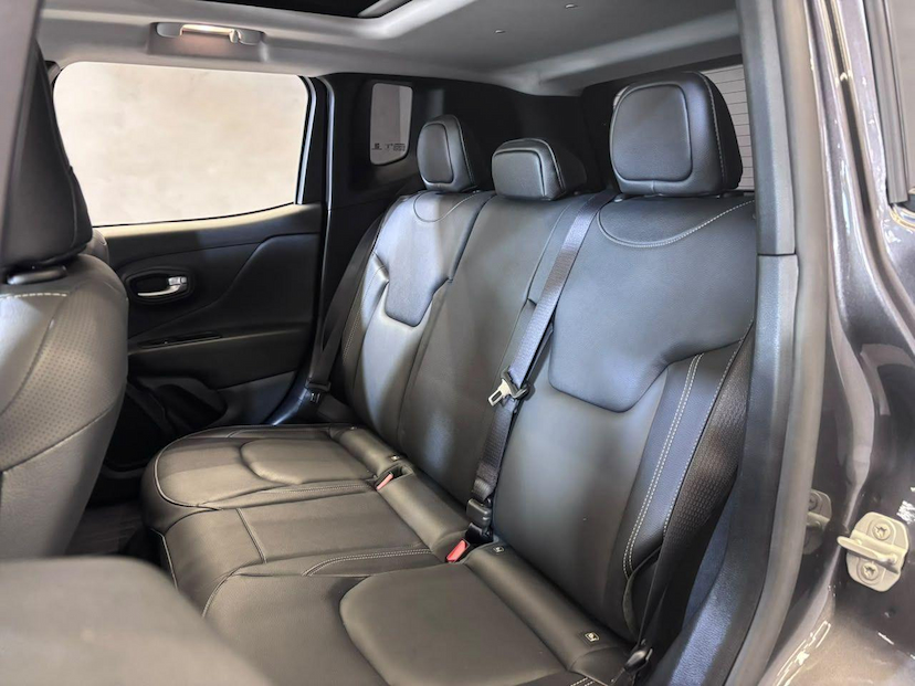 Foto do veículo JEEP RENEGADE  SAHARA 2025 21.229 KM 135.900,00