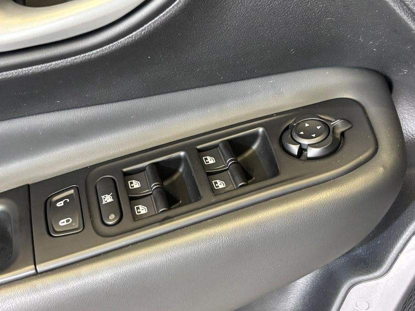Foto do veículo JEEP RENEGADE  SAHARA 2025 21.229 KM 135.900,00