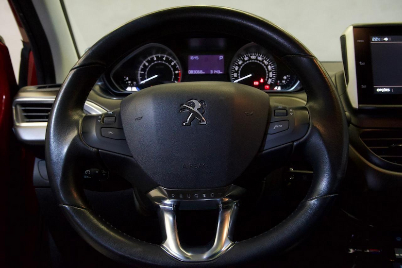 Foto do veículo PEUGEOT 2008  GRIFFE EAT6 2020 82.300 KM 75.900,00