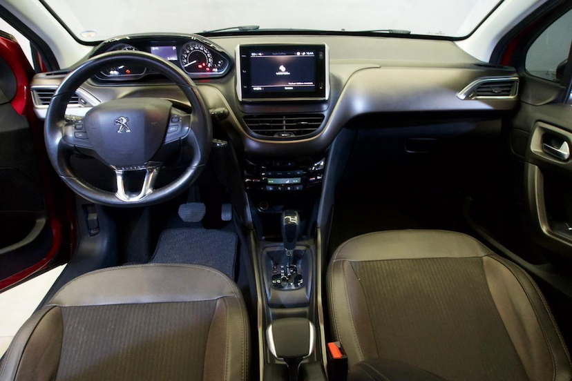 Foto do veículo PEUGEOT 2008  GRIFFE EAT6 2020 82.300 KM 75.900,00