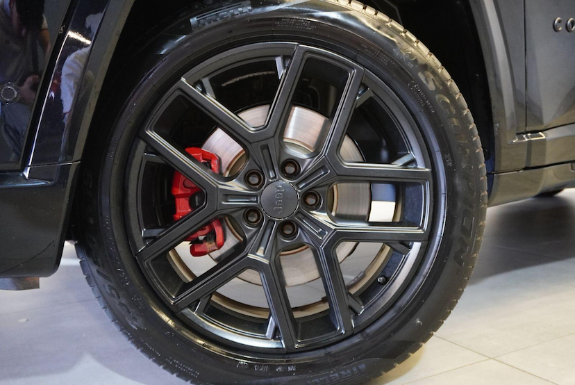 Foto do veículo JEEP COMMANDER COMMANDER BLACKHAWK 2025 33.495 KM 209.900,00