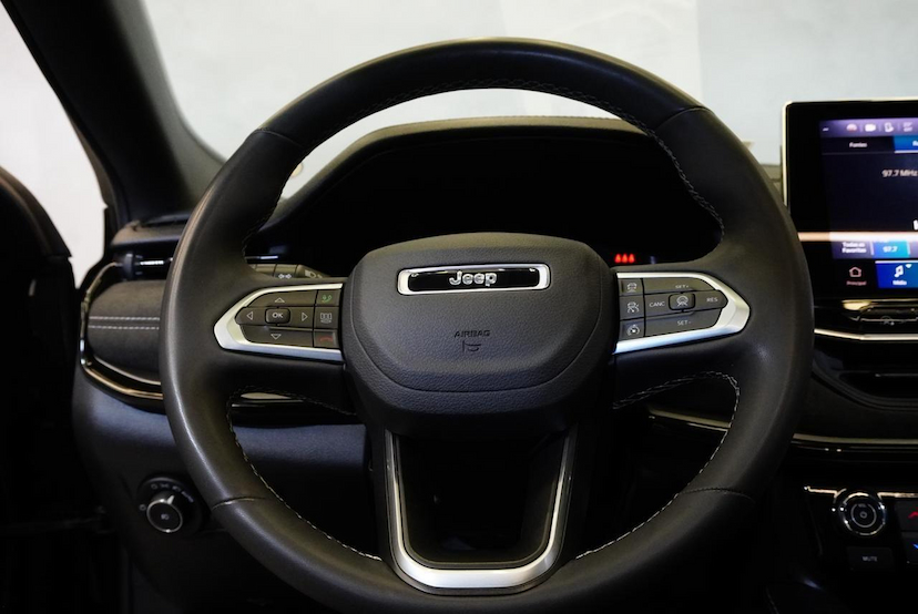 Foto do veículo JEEP COMMANDER COMMANDER BLACKHAWK 2025 33.495 KM 209.900,00