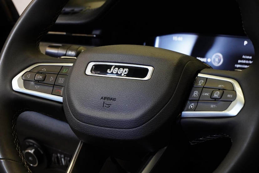 Foto do veículo JEEP COMMANDER COMMANDER BLACKHAWK 2025 33.495 KM 209.900,00