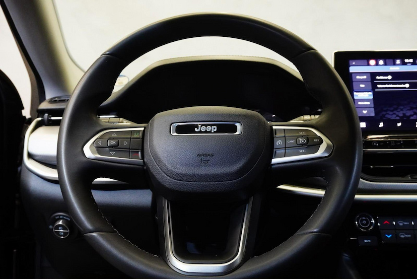 Foto do veículo JEEP COMPASS  LONG TF 2022 70.663 KM 117.900,00