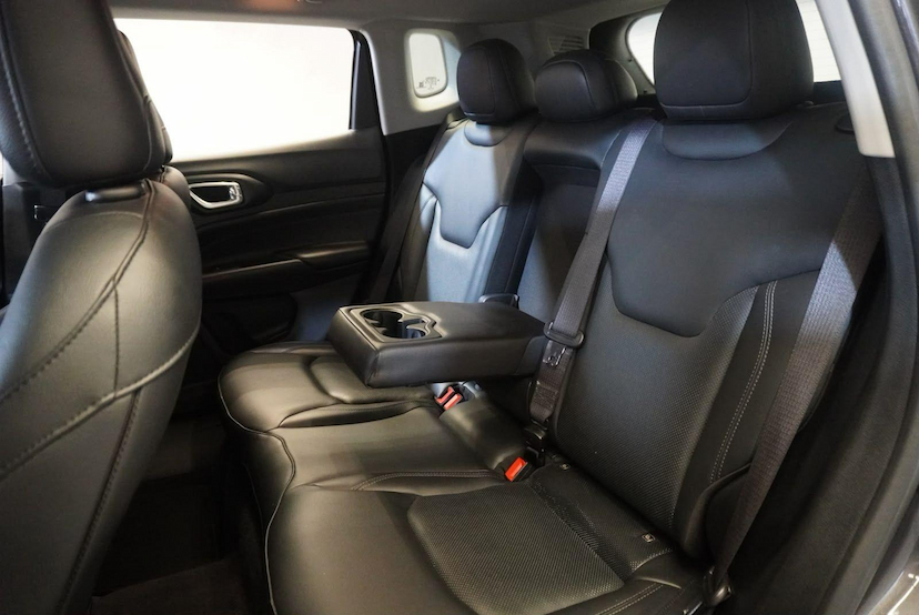 Foto do veículo JEEP COMPASS  LONG TF 2022 70.663 KM 117.900,00
