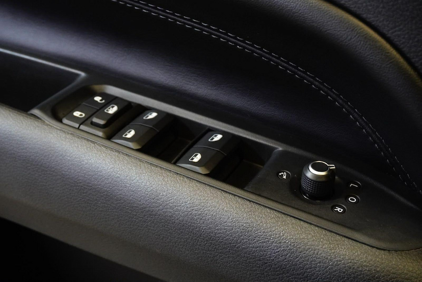 Foto do veículo JEEP COMPASS  LONG TF 2022 70.663 KM 117.900,00