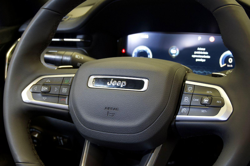 Foto do veículo JEEP COMPASS  SERIE S T270 TURBO FLEX AUT. 2025 27.000 KM 169.900,00