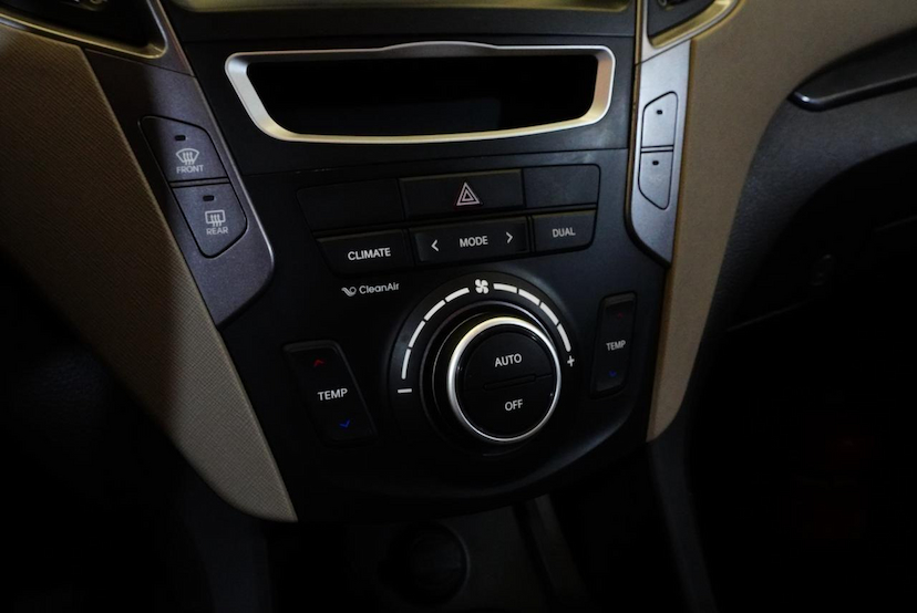 Foto do veículo HYUNDAI SANTA FÉ SANTA FE/GLS 3.3 V6 4X4 TIPTRONIC 2015 45.000 KM 88.900,00