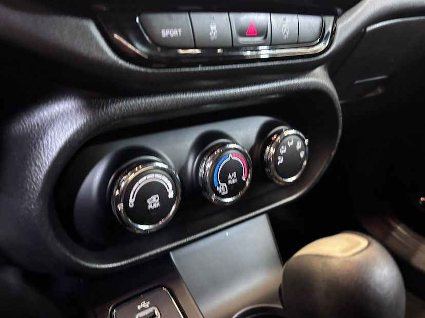 Foto do veículo FIAT TORO  1.8 16V EVO FLEX FREEDOM AT6 2018 92.431 KM 88.900,00
