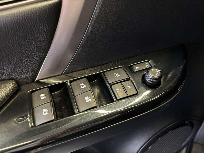 Foto do veículo TOYOTA HILUX  SW4 SRX 4X4 2.8 TB 4P DIESEL 2021 79.379 KM 269.900,00