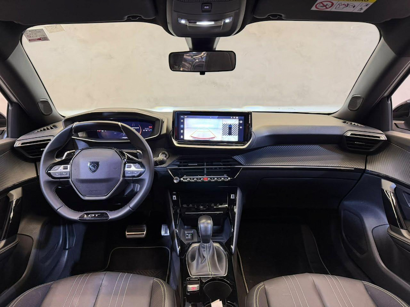 Foto do veículo PEUGEOT 2008  GT T200 2025 19.451 KM 131.900,00