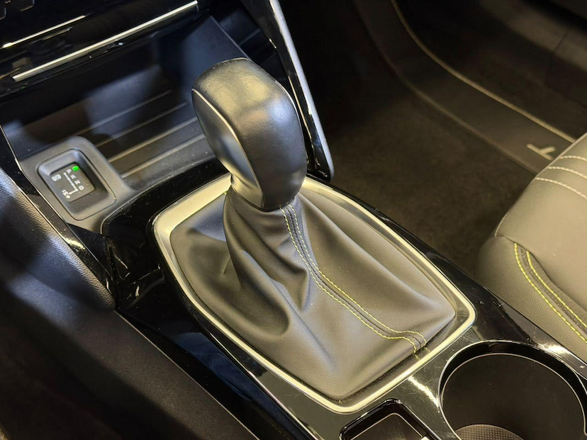 Foto do veículo PEUGEOT 2008  GT T200 2025 19.451 KM 131.900,00