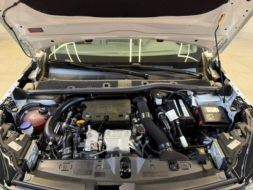 Foto do veículo PEUGEOT 2008  GT T200 2025 19.451 KM 131.900,00