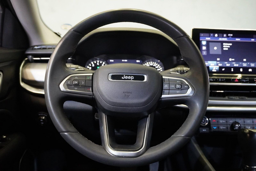 Foto do veículo JEEP COMPASS  LONG TF 2022 43.928 KM 117.900,00