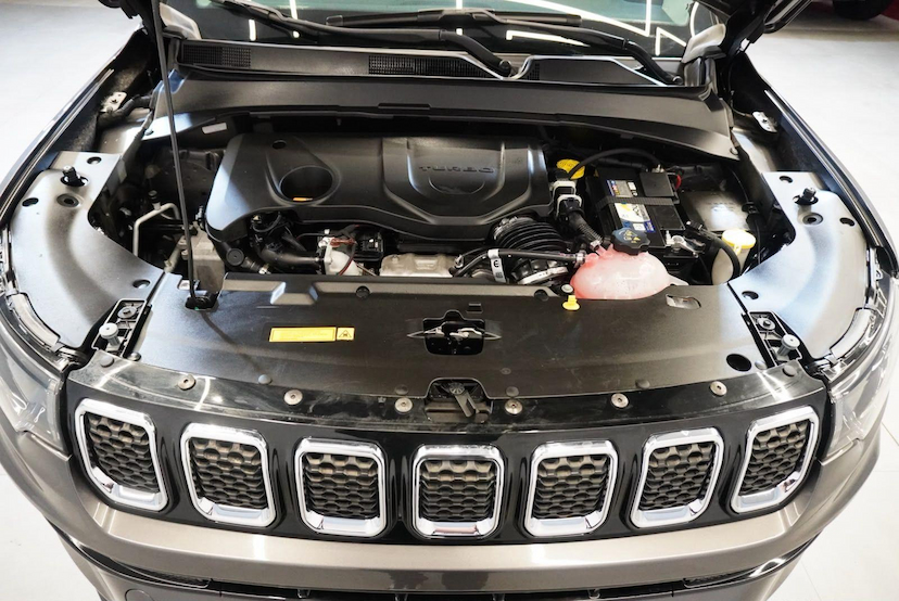 Foto do veículo JEEP COMPASS  LONG TF 2022 43.928 KM 117.900,00