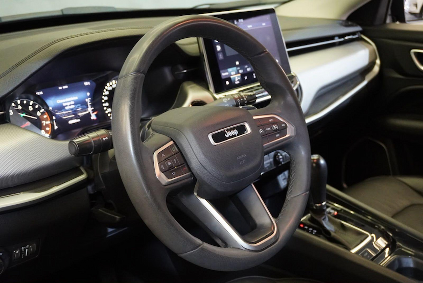 Foto do veículo JEEP COMPASS  LONG TF 2022 43.928 KM 117.900,00