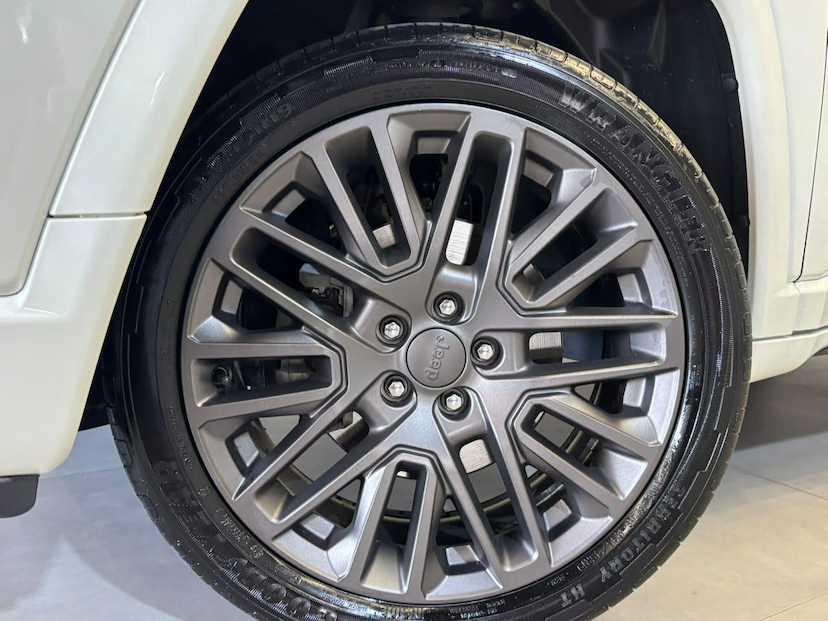 Foto do veículo JEEP COMPASS  SERIE S TF 2023 70.000 KM 136.900,00