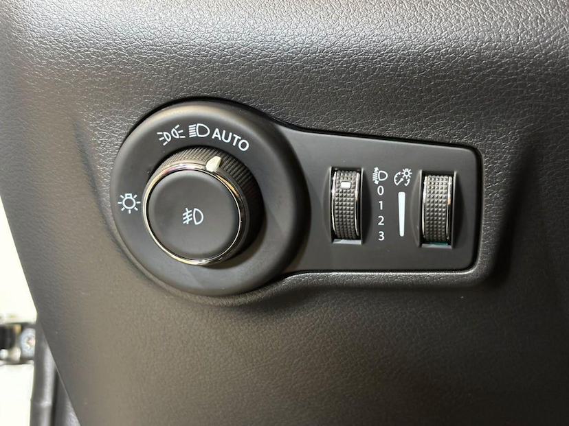 Foto do veículo JEEP COMPASS  SERIE S TF 2023 70.000 KM 136.900,00