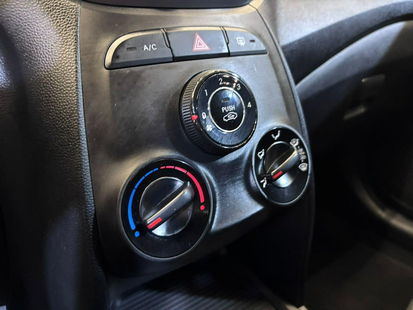 Foto do veículo HYUNDAI HB20  1.0 COMFORT 2015 64.525 KM 49.900,00