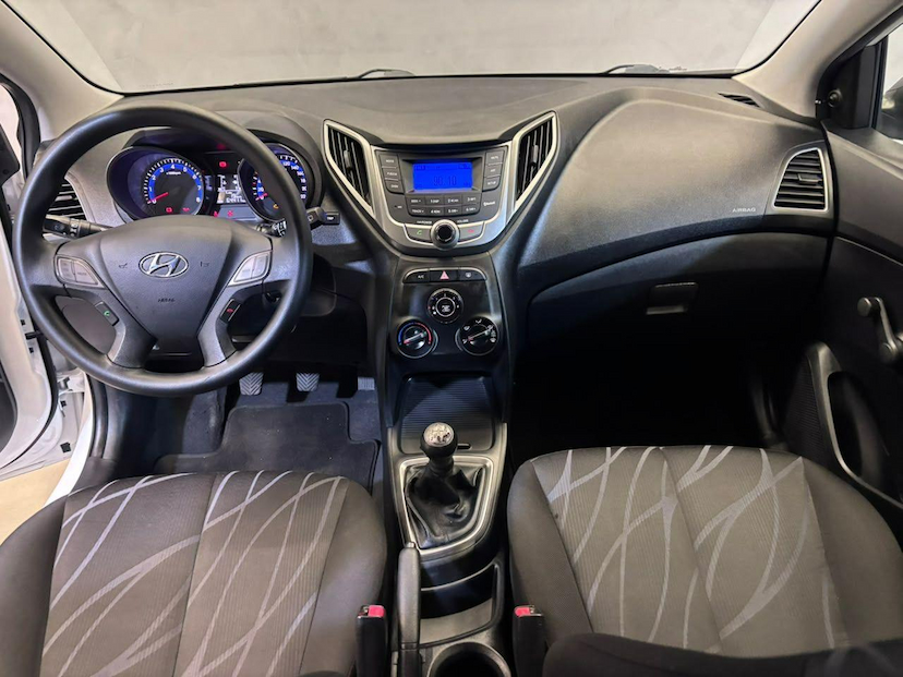 Foto do veículo HYUNDAI HB20  1.0 COMFORT 2015 64.525 KM 49.900,00