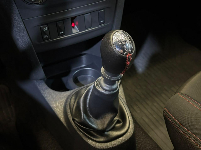 Foto do veículo RENAULT SANDERO  SPORT RS 2.0 FLEX 16V 5P 2022 33.100 KM 86.900,00