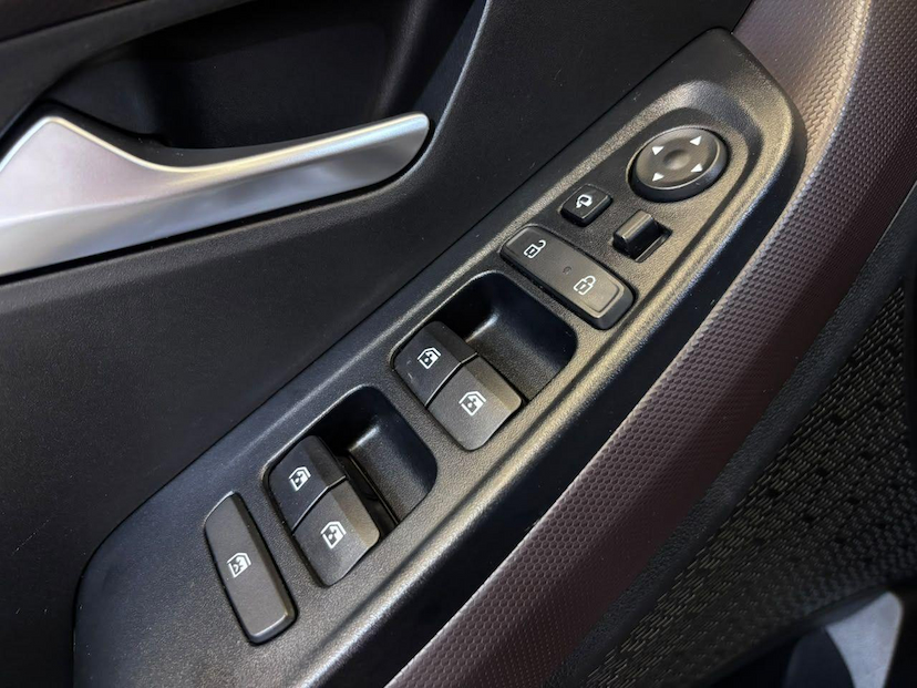 Foto do veículo HYUNDAI CRETA  PLATINUM 1.0 TB 12V 2023 49.004 KM 122.900,00