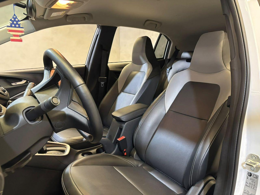 Foto do veículo CHEVROLET ONIX  1.0 PREMIER AUTOMÁTICO TURBO 2025 32.310 KM 94.900,00