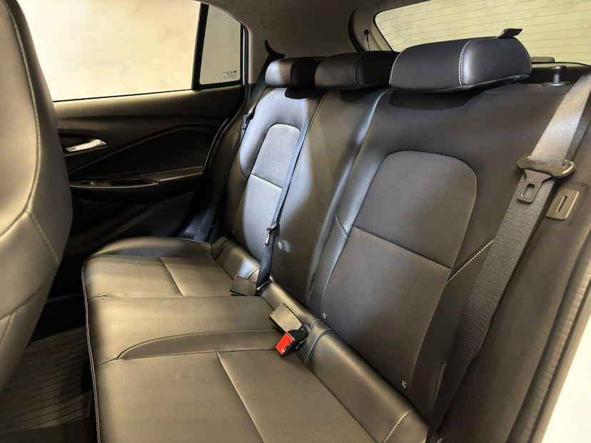 Foto do veículo CHEVROLET ONIX  1.0 PREMIER AUTOMÁTICO TURBO 2025 32.310 KM 94.900,00