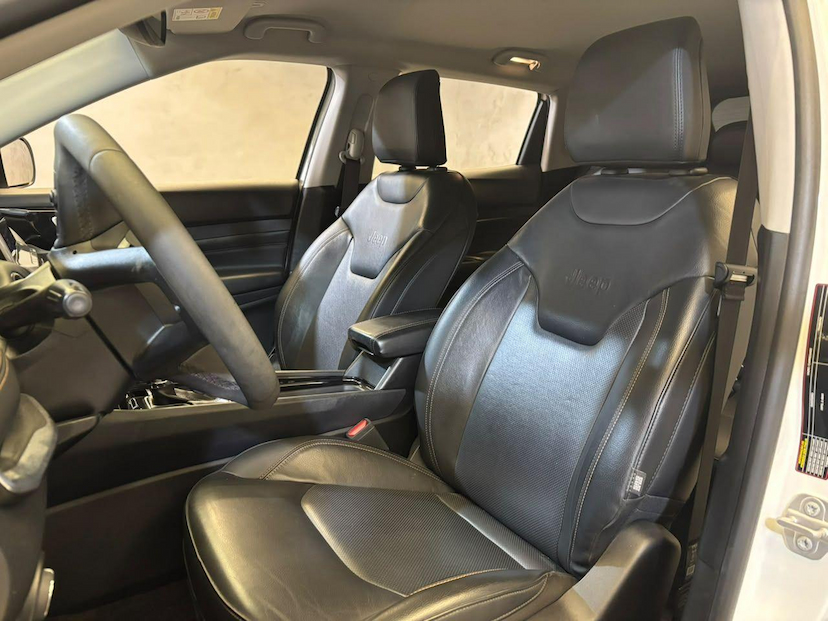 Foto do veículo JEEP COMPASS  LIMITED TF 2023 35.273 KM 134.900,00