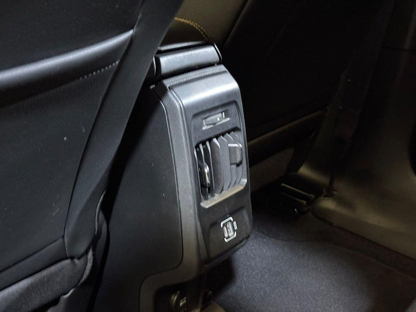 Foto do veículo JEEP COMPASS  LIMITED TF 2023 35.273 KM 134.900,00
