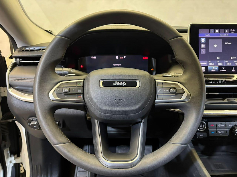 Foto do veículo JEEP COMPASS  LIMITED TF 2023 35.273 KM 134.900,00