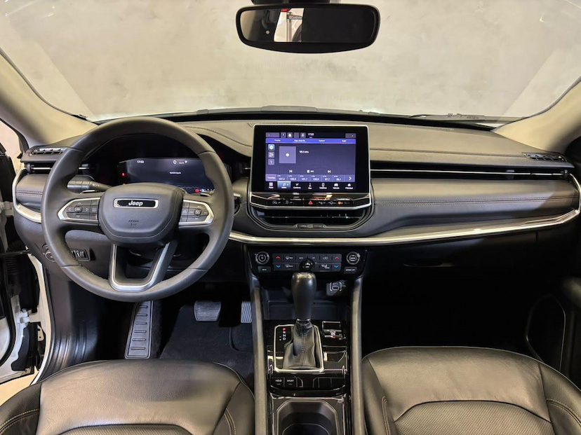 Foto do veículo JEEP COMPASS  LIMITED TF 2023 35.273 KM 134.900,00