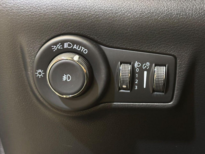 Foto do veículo JEEP COMPASS  LIMITED TF 2023 35.273 KM 134.900,00